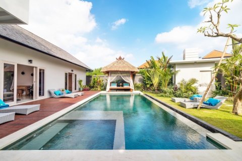 Vila 4 kamar tidur di Seminyak, Badung, Bali (1695)
