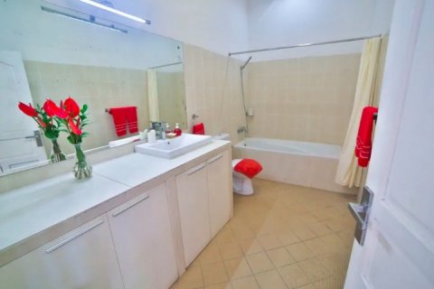 Вилла с 3 спальнями в Керобокан, Бадунг, Бали (2266) 13