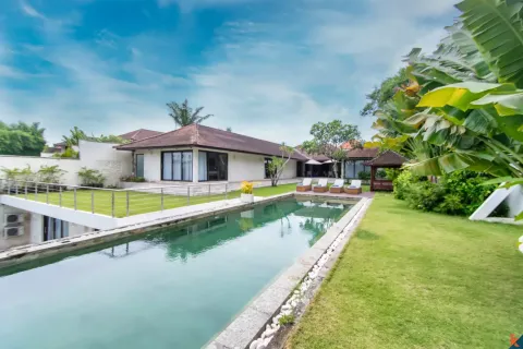 Vila 6 kamar tidur di Tumbak Bayuh, Mengwi, Badung, Bali (11169)