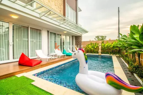Vila 6 kamar tidur di Kuta, Badung, Bali (12616)