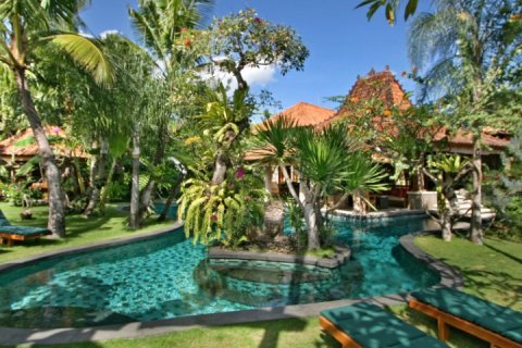 Vila 9 kamar tidur di Seminyak, Badung, Bali (1105)