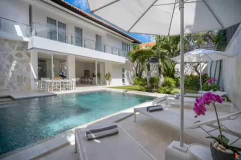 Vila 4 kamar tidur di Kuta, Badung, Bali (11221)