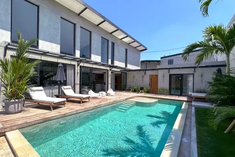 Vila 4 kamar tidur di Tibubeneng, Badung, Bali (11222)