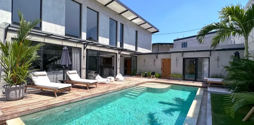 4 bedrooms Villa in Tibubeneng, Badung, Bali (11222)
