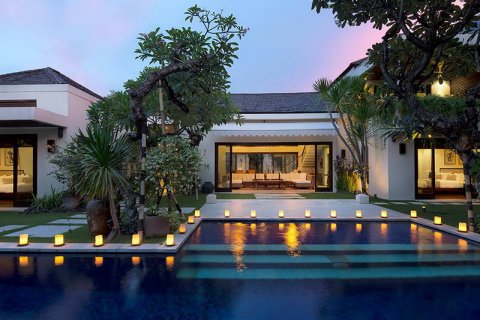 Vila 4 kamar tidur di Seminyak, Badung, Bali (747)
