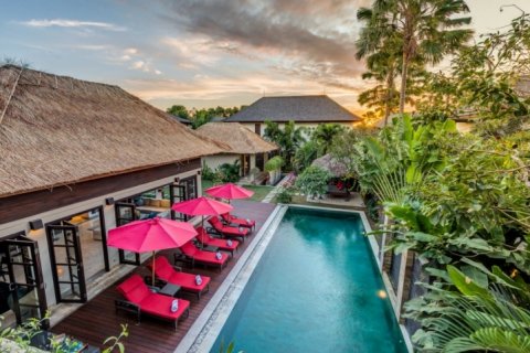 Vila 4 kamar tidur di Seminyak, Badung, Bali (1265)