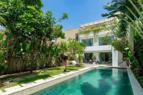 Vila 4 kamar tidur di Seminyak, Badung, Bali (1506)