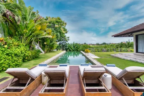 Vila 6 kamar tidur di Tumbak Bayuh, Mengwi, Badung, Bali (11167)