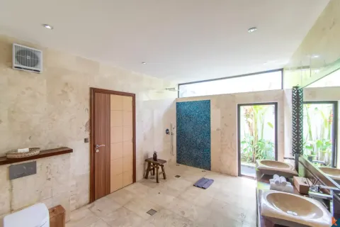 6 bedrooms Villa in Tumbak Bayuh, Mengwi, Badung, Bali (11167) 16