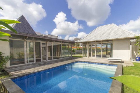 Vila 12 kamar tidur di Seminyak, Badung, Bali (752)