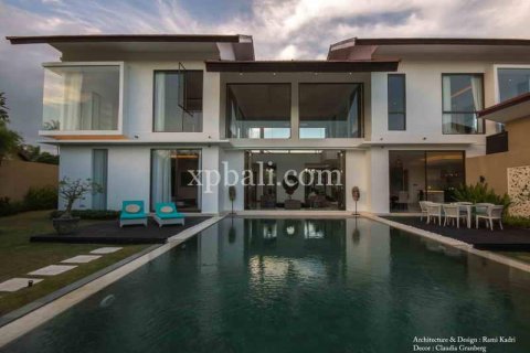 Vila 4 kamar tidur di Tabanan, Bali (943)
