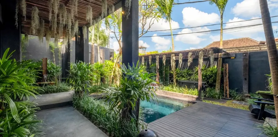4 bedrooms Villa in Tibubeneng, Badung, Bali (10806)