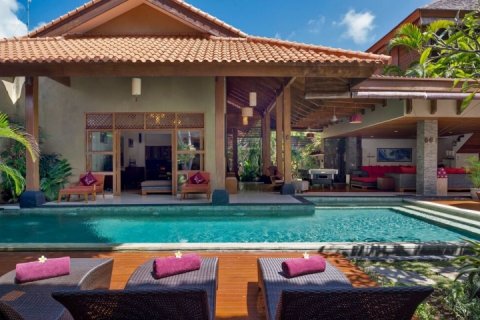 Vila 4 kamar tidur di Seminyak, Badung, Bali (1330)