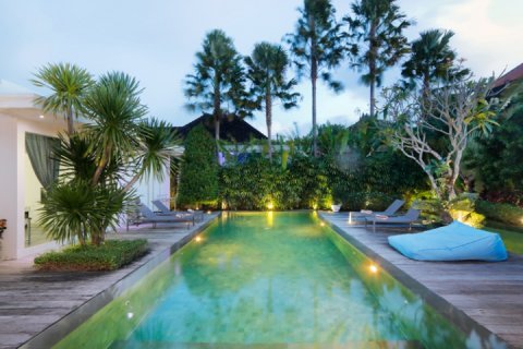 Vila 3 kamar tidur di Seminyak, Badung, Bali (2102)