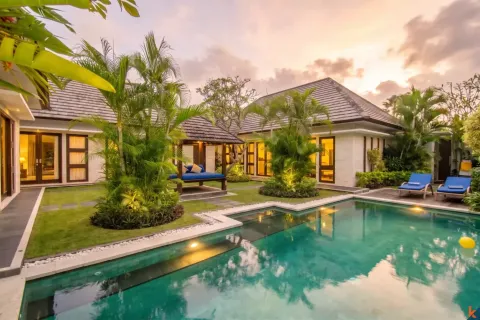 Vila 3 kamar tidur di Seminyak, Badung, Bali (10876)