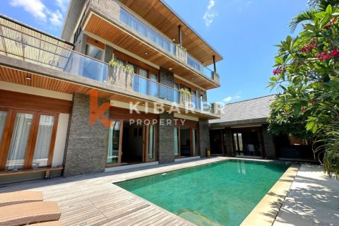 Vila 6 kamar tidur di Tibubeneng, Badung, Bali (13089)