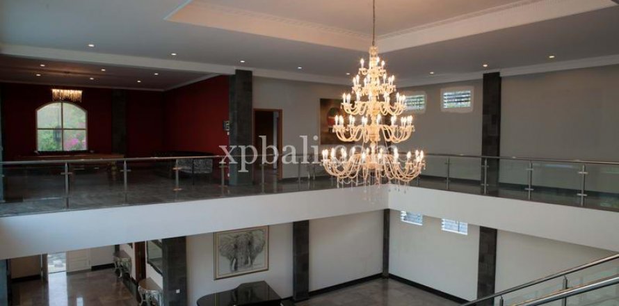 4 bedrooms Villa in South Kuta, Badung, Bali (6011)