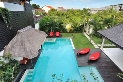 Vila 4 kamar tidur di Seminyak, Badung, Bali (1405)