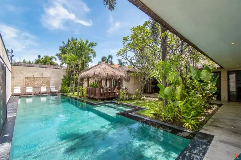 Vila 6 kamar tidur di Tibubeneng, Badung, Bali (11312)