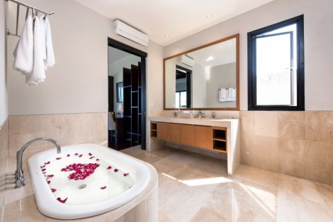 4 bedrooms Villa in South Kuta, Badung, Bali (1389) 19