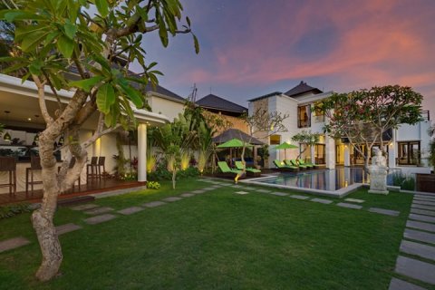 Vila 6 kamar tidur di Canggu, Badung, Bali (1306)