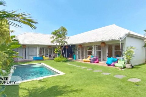Vila 4 kamar tidur di Canggu, Badung, Bali (9779)