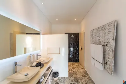 4 bedrooms Villa in Kerobokan, Badung, Bali (10977) 29