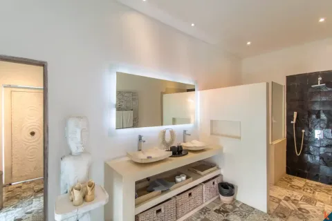 4 bedrooms Villa in Kerobokan, Badung, Bali (10977) 28