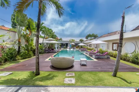 Vila 8 kamar tidur di Kerobokan, Badung, Bali (10976)