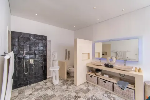 8 bedrooms Villa in Kerobokan, Badung, Bali (10976) 23