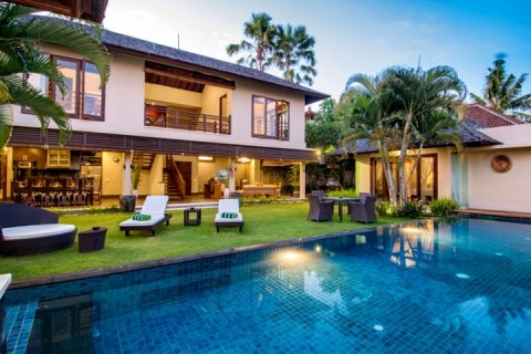 Vila 4 kamar tidur di Seminyak, Badung, Bali (1491)