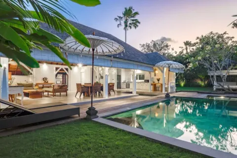 Vila 3 kamar tidur di Tibubeneng, Badung, Bali (11008)