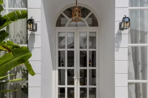 Vila 3 kamar tidur di Tibubeneng, Badung, Bali (11504)