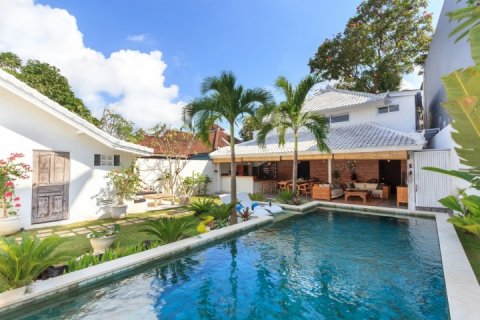 Vila 3 kamar tidur di Seminyak, Badung, Bali (1890)