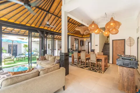 Vila 4 kamar tidur di Seminyak, Badung, Bali (13938) 13