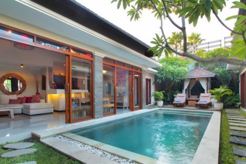 Vila 3 kamar tidur di Seminyak, Badung, Bali (1991)