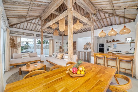 Vila 4 kamar tidur di SUNSET VILLA, Pererenan, Bali (9931)