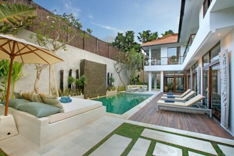 Vila 4 kamar tidur di Seminyak, Badung, Bali (1529)