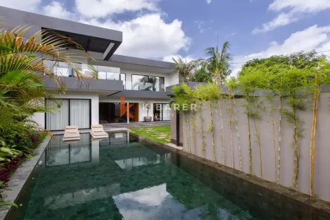 Vila 4 kamar tidur di Pererenan, Mengwi, Badung, Bali (12571)