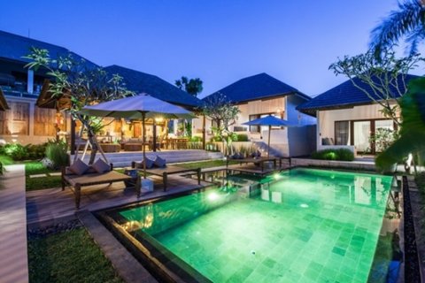 Vila 9 kamar tidur di Canggu, Badung, Bali (12236)