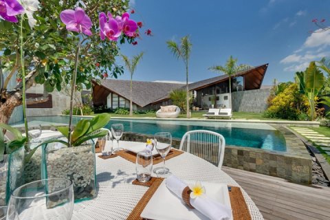 Vila 4 kamar tidur di Seminyak, Badung, Bali (1289)