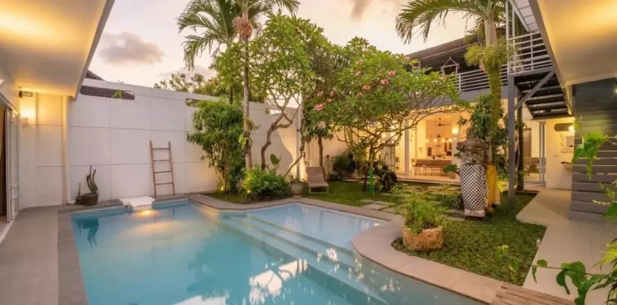 4 bedrooms Villa in Tibubeneng, Badung, Bali (10982)