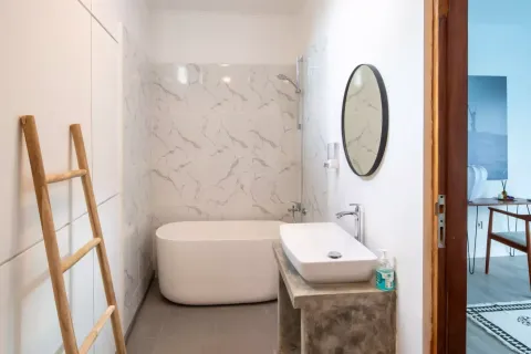 4 bedrooms Villa in Tibubeneng, Badung, Bali (10982) 17