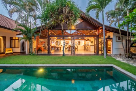 Vila 3 kamar tidur di Kerobokan, Badung, Bali (12472)