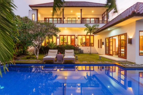 Vila 3 kamar tidur di Kuta, Badung, Bali (13928)