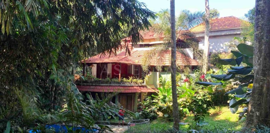 4 bedrooms Villa in Gianyar, Bali (4758)