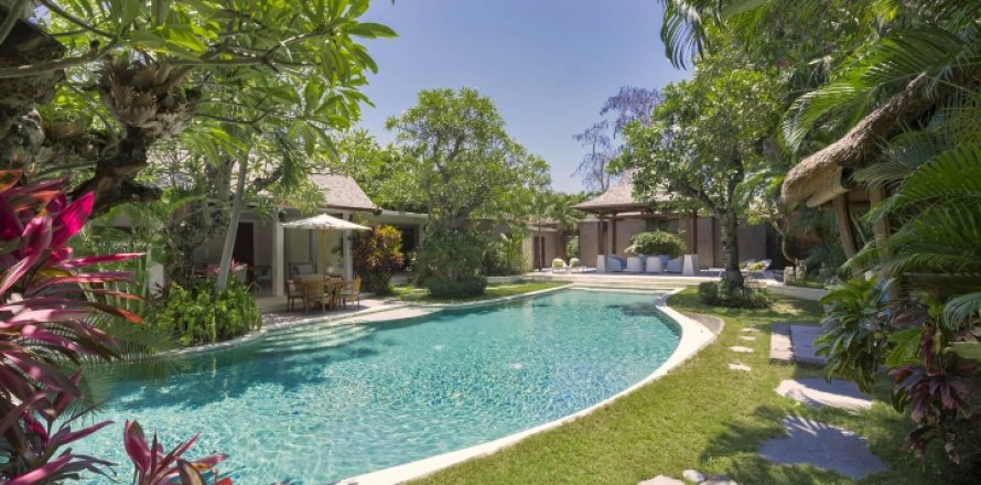 4 bedrooms Villa in Seminyak, Badung, Bali (1242)