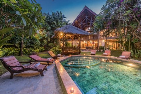 Vila 5 kamar tidur di Seminyak, Badung, Bali (1647)