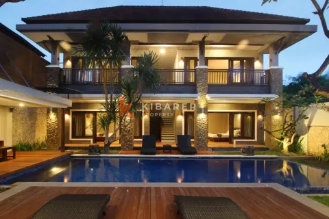 Vila 4 kamar tidur di Kerobokan, Badung, Bali (12803)