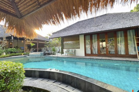 Vila 5 kamar tidur di Seminyak, Badung, Bali (11352)